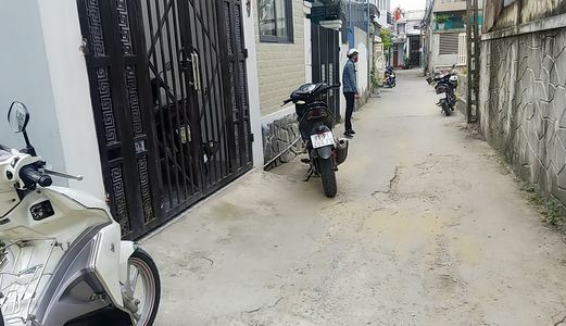 Đất Kiệt Khổ Đẹp, Trần Phú