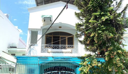 Cần Bán Gấp Nhà 2 Lầu Mặt tiền Đường Số 49, Phường Tân Quy, Quận 7