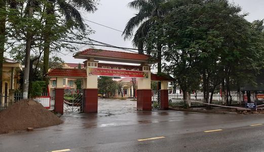 Cần Bán Nhà Cấp 4 Giá Rẻ Giáp Ubnd Xã Thanh Trù Và Truong Cấp 2 Giao Thông Thuận Tiện Gần Quốc Lộ 2 Tiếp Giáp Dự Án Nam Vĩnh Yên,khách Sạn 5 Sao Dic,hồ Điều Hòa,sở Phòng Cháy Tỉnh Vĩnh Phúc,dự Án Bệnh Viện..... Liên Hệ:0929313826