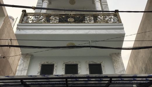 Nhà 1 Trệt, 1 Lửng, 3 Lầu, Có Chỗ Để Xe Hơi