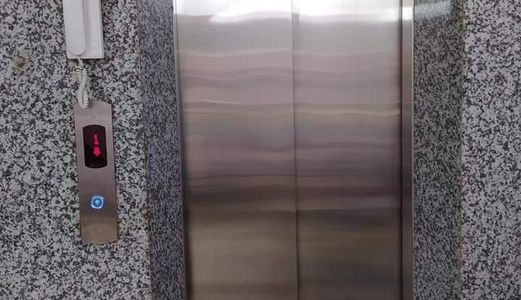 Mặt Phố Tây Hồ Kinh Doanh  30M2 –Mt 3.7 Mét - 6 Tầng – Thang Máy – Gần Hồ - Vỉa Hè Rộng