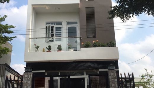 Bán Nhà Mặt Phố 1 Trệt 2 Lầu ,3Pn,3Wc Có Sân Trước Sân , Sân Sau Sau Chợ Bình Chánh 1,5Km