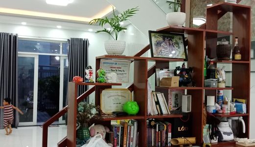 Nhà 1 Trệt, 1 Lầu, 1 Tum, 2 Ban Công (5X20.8M) 100% Thổ Cư.