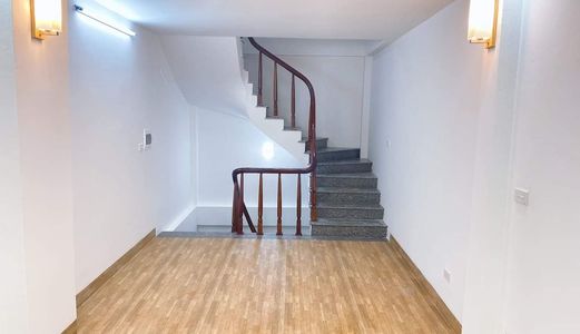 Bàn  Nhà Phố Láng Hạ,dt 32M2, 6 Tầng,.