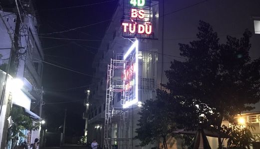 Nhà Nở Hậu Mới Xây 4 Tầng Đúc Thật 100%