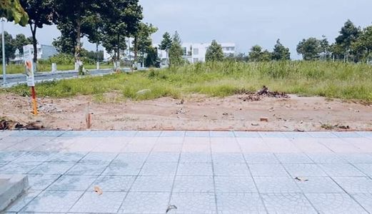 Kẹt Tiền Cần Ra Nhanh Nền Đất 100M2 Thổ Cư Giá 700Tr, Sổ Hồng Riêng, Ngân Hàng Hỗ Trợ