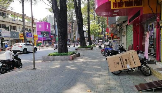 Nhà Q10. Đường Thành Thái, Hẻm Xe Hơi Hết Ga Mà Chạy, Dọn Về Ở Ngay