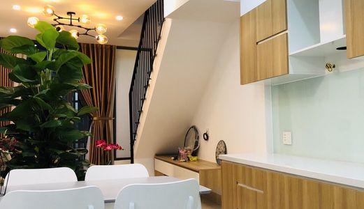 Bán Nhà Đường Hòa Bình 65M2, Hẻm Xe Hơi Đỗ Cửa, Giá Chỉ 5.7 Tỷ Hiệp Tân, Tân Phú.