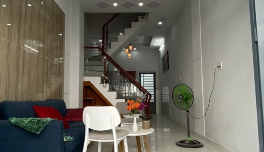 Nhà Phố Riêng Lẻ Hiện Đại, Dành Cho Gia Đình , Diện Tích : 3.2X13.6 , Ở Lê Văn Lương Xã Phước Kiển