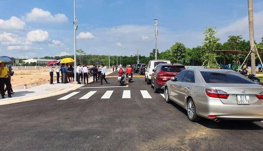 Bán Đất Mặt Đường Đinh Tiên Hoàng . Mặt Đường 40M . Ngân Hàng Cho Vay 60% Giá Trị Đất . Sổ Đỏ 2020