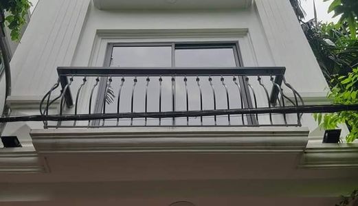 Bán Gấp! Nguyễn Khang, Nhà Đẹp, Ngõ Thông, Ô Tô 20M,35M2,5Tầng, 3.3 Tỷ