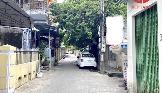 Bán Nhà Đường Bà Triệu, Kiệt Ô Tô 5M Ra Vào Thoải Mái, Đối Diện Bigc, Ngay Trung Tâm Tp Huế