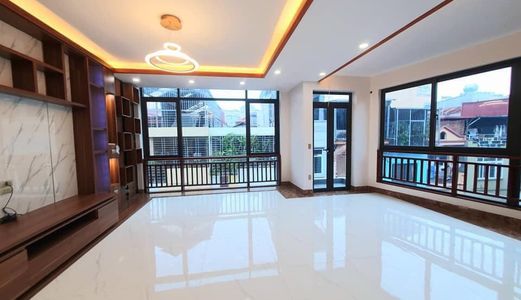 Toà Nhà Thương Mai Khu Vực Nguyễn Chí Thanh, Láng, Phân Lô, Lô Góc, 7T Thang Máy, Vỉa Hè, K.doanh.