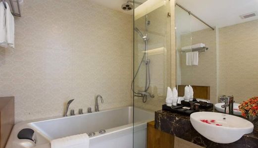 Khách Sạn 3 Sao Đẳng Cấp Sang Trọng Toạ Lạc Phố Vip Doanh Thu Khủng