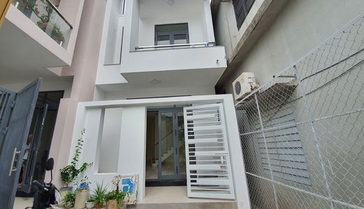 Nhà 2 Tầng Mới Kiệt Xe Máy Nguyễn Huệ Trung Tâm Giá Sốc