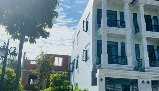 Cần Bán Căn Nhà Mặt Tiền Kinh Doanh Ngay Vòng Xoay An Phú Dĩ An